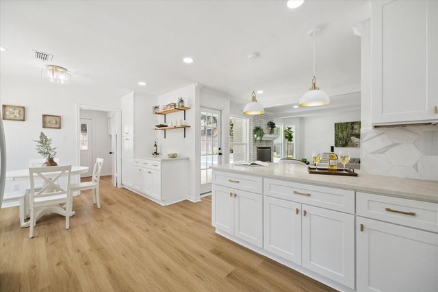 5506 Three Oaks Circle, Houston, TX 77069