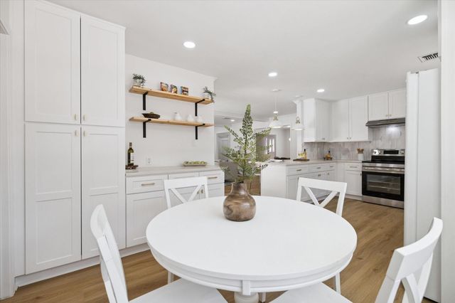 5506 Three Oaks Circle, Houston, TX 77069