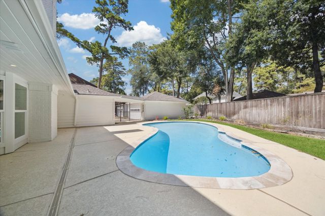 5506 Three Oaks Circle, Houston, TX 77069