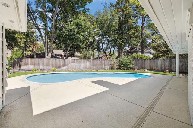 5506 Three Oaks Circle, Houston, TX 77069