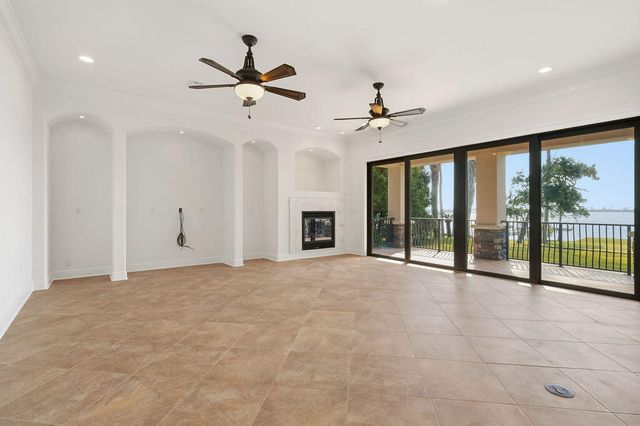 18 Kimbrough Road, Mary Esther, FL 32569