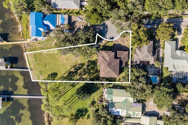 18 Kimbrough Road, Mary Esther, FL 32569