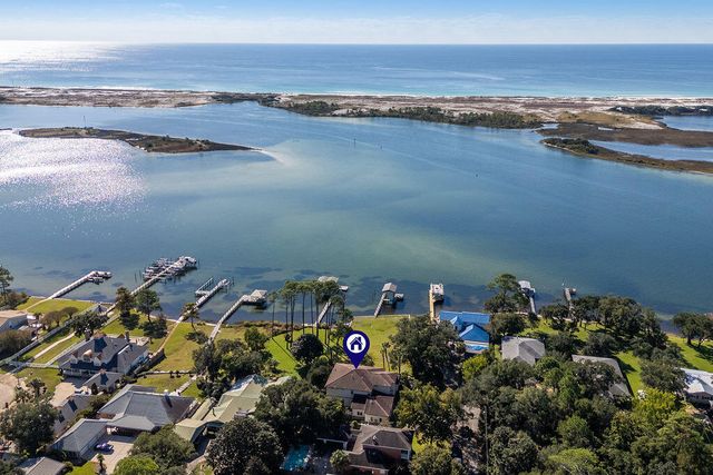 18 Kimbrough Road, Mary Esther, FL 32569