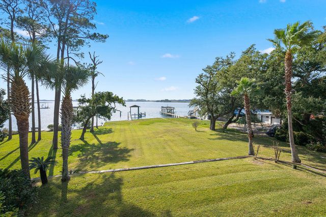 18 Kimbrough Road, Mary Esther, FL 32569