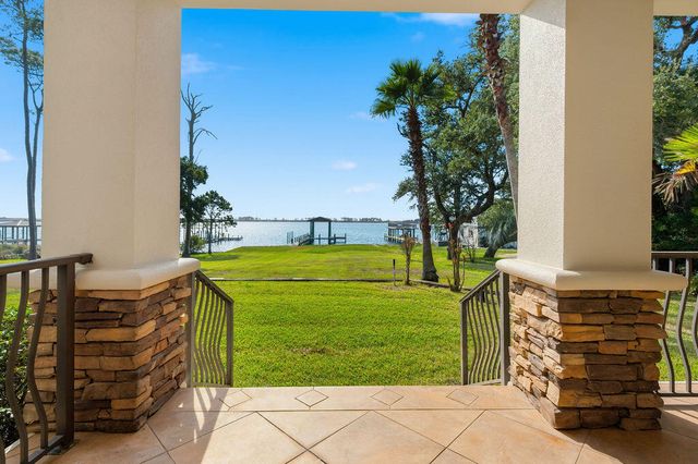 18 Kimbrough Road, Mary Esther, FL 32569