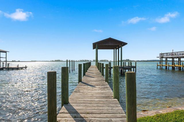 18 Kimbrough Road, Mary Esther, FL 32569