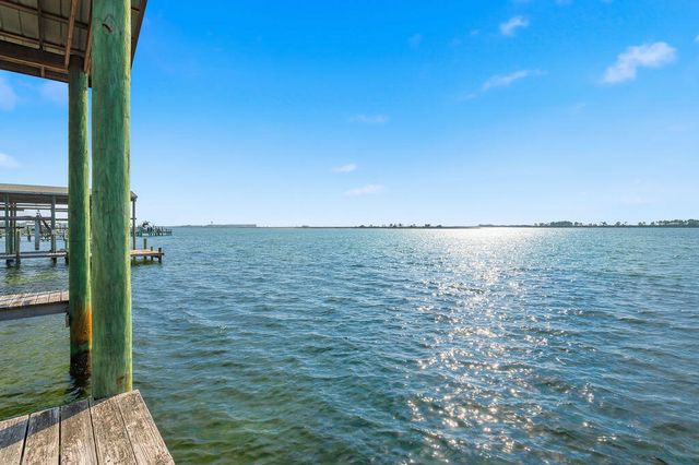 18 Kimbrough Road, Mary Esther, FL 32569