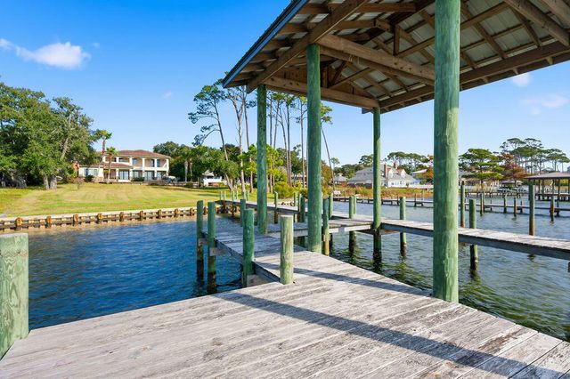 18 Kimbrough Road, Mary Esther, FL 32569