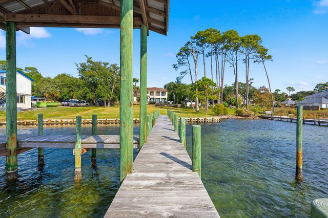 18 Kimbrough Road, Mary Esther, FL 32569