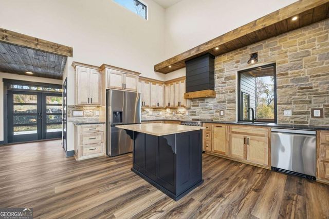 1077 Highgrove Drive, Talking Rock, GA 30175