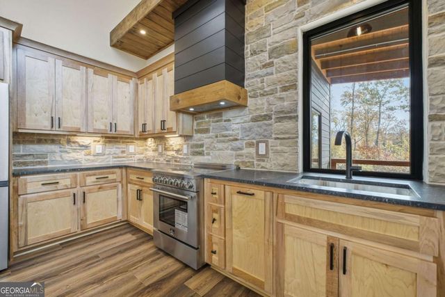 1077 Highgrove Drive, Talking Rock, GA 30175