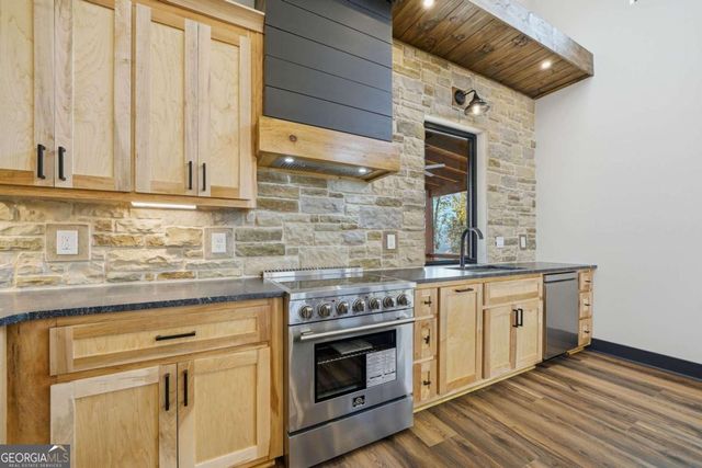 1077 Highgrove Drive, Talking Rock, GA 30175