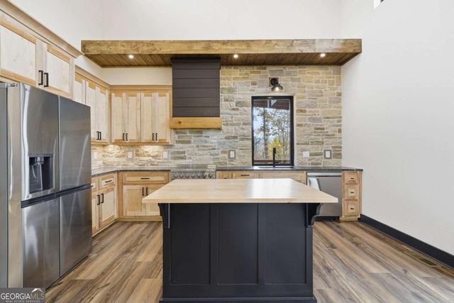 1077 Highgrove Drive, Talking Rock, GA 30175