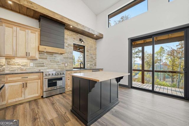 1077 Highgrove Drive, Talking Rock, GA 30175