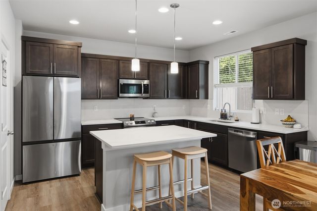 9237 Mint Loop NW, Bremerton, WA 98311