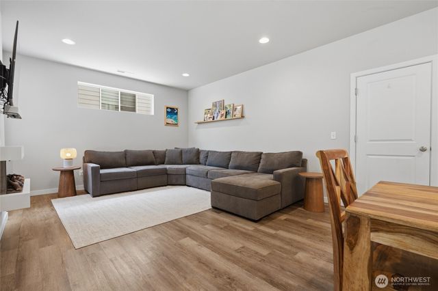 9237 Mint Loop NW, Bremerton, WA 98311