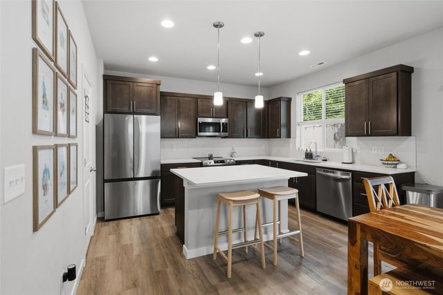 9237 Mint Loop NW, Bremerton, WA 98311