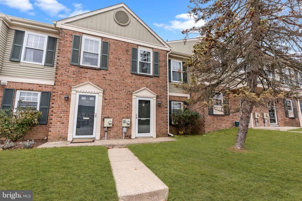 18 YORKTOWN CT, Blue Bell, PA 19422