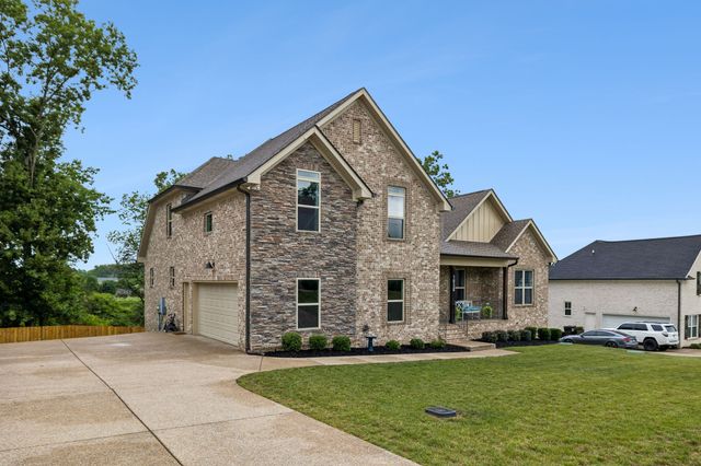 1030 C P Stewart Blvd, Lebanon, TN 37087