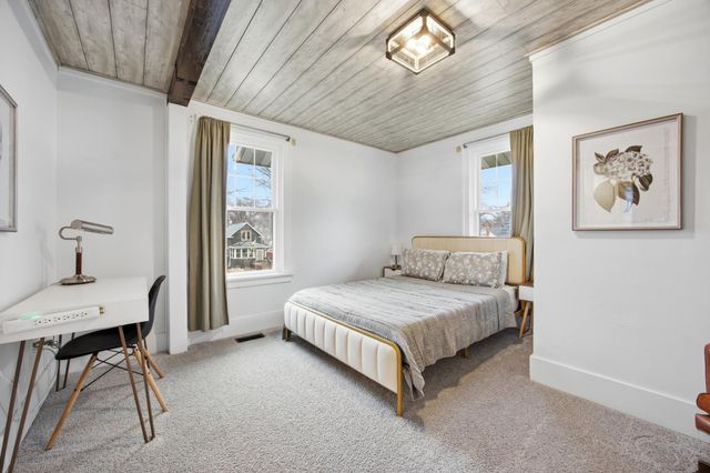 1020 6th Street S, Fargo, ND 58103