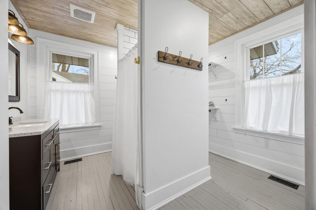 1020 6th Street S, Fargo, ND 58103