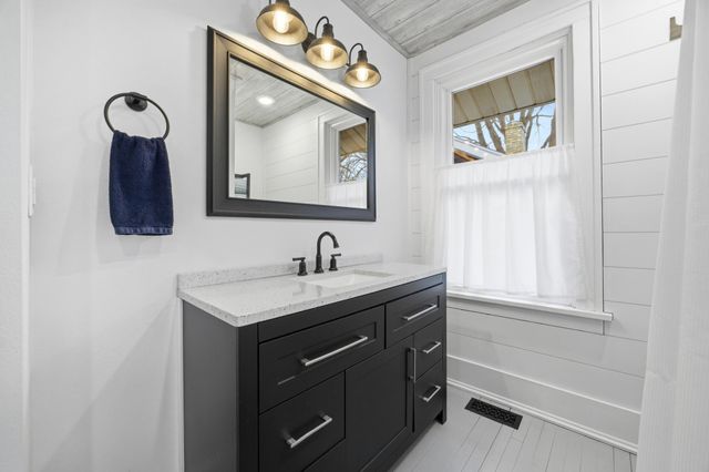 1020 6th Street S, Fargo, ND 58103