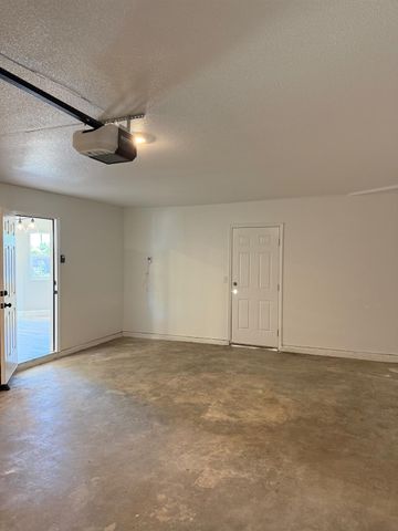 16576 Camden Drive, Madera, CA 93638