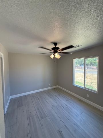 16576 Camden Drive, Madera, CA 93638