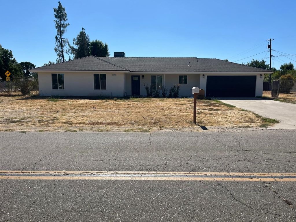 16576 Camden Drive, Madera, CA 93638