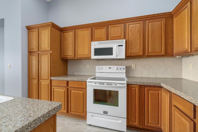 118 N Castle Rock St, Wichita, KS 67230