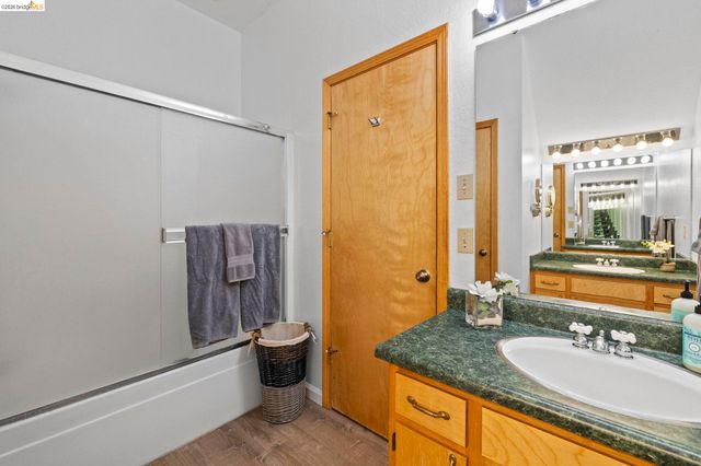 28515 S Stan Ct, Strawberry, CA 95375