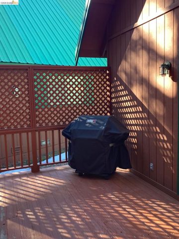 28515 S Stan Ct, Strawberry, CA 95375