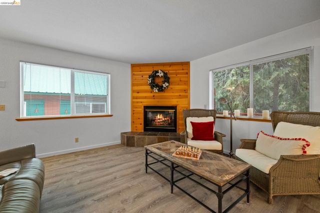 28515 S Stan Ct, Strawberry, CA 95375