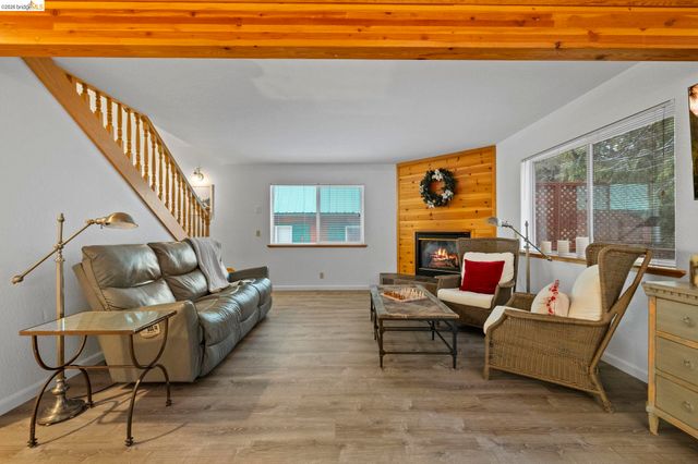 28515 S Stan Ct, Strawberry, CA 95375