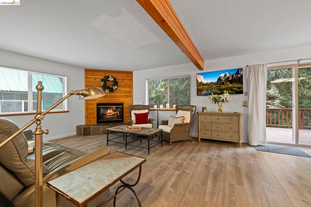 28515 S Stan Ct, Strawberry, CA 95375