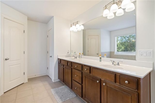 2868 Rolling Downs Way, Loganville, GA 30052