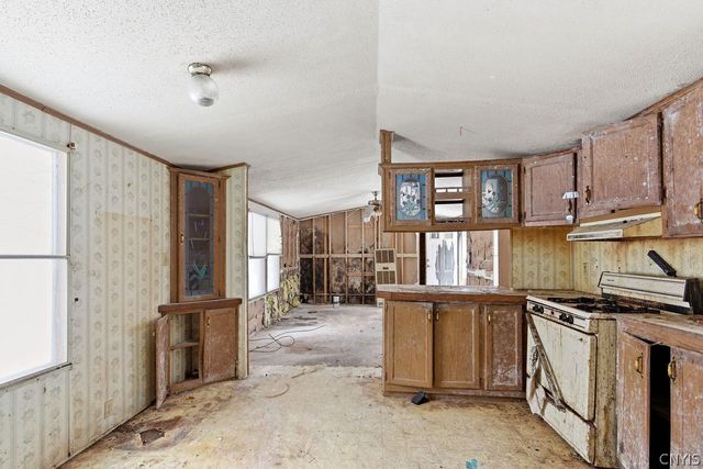 7 Cowpath Road, Granby, NY 13069