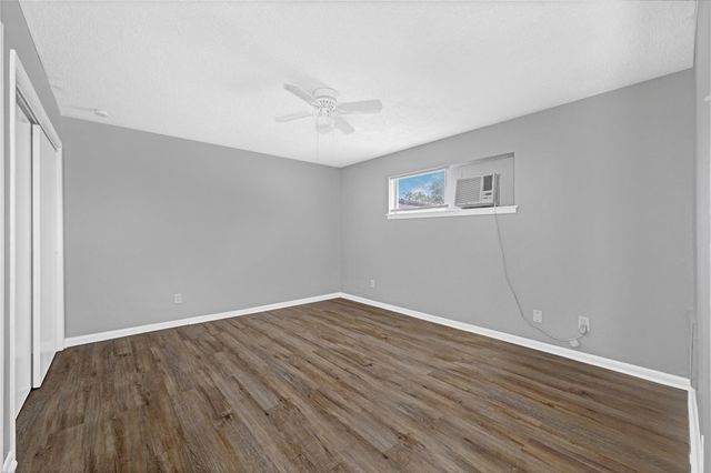 1200 Carolyn Ct 18, Houston, TX 77338