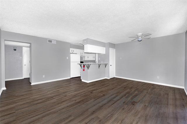 1200 Carolyn Ct 18, Houston, TX 77338