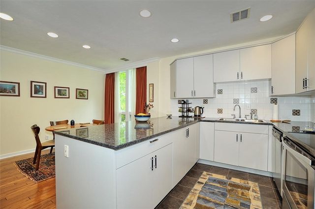 5100 5th Ave 519, Shadyside, PA 15232
