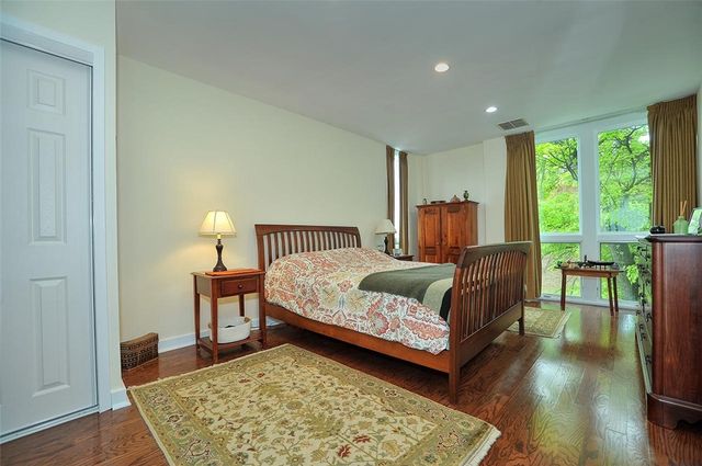 5100 5th Ave 519, Shadyside, PA 15232