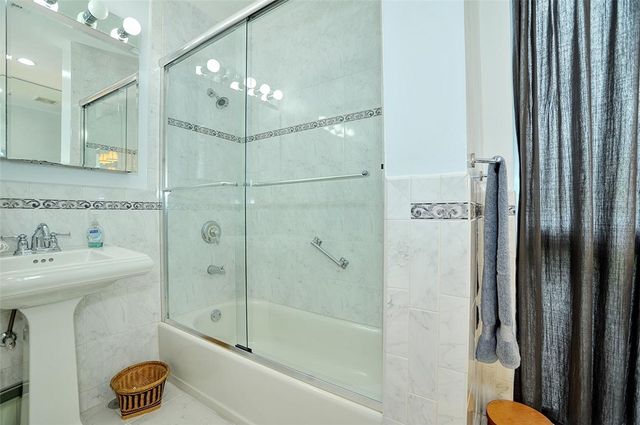 5100 5th Ave 519, Shadyside, PA 15232