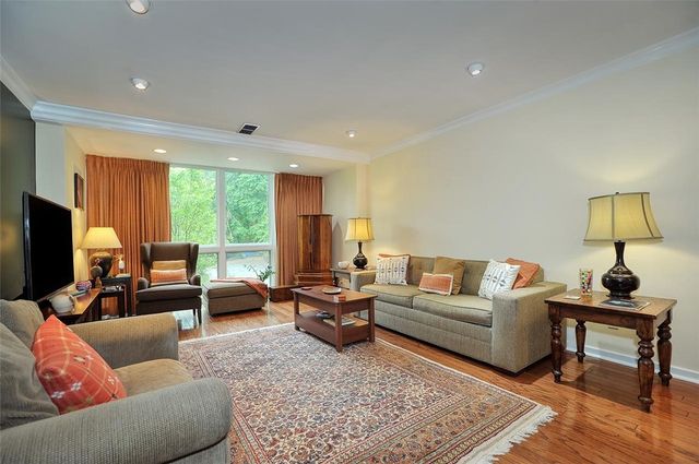5100 5th Ave 519, Shadyside, PA 15232