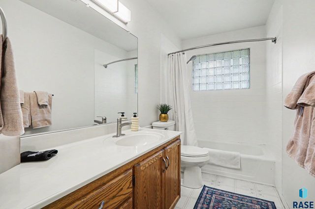 4213 S Hickory Hill Rd Road, Sioux Falls, SD 57103