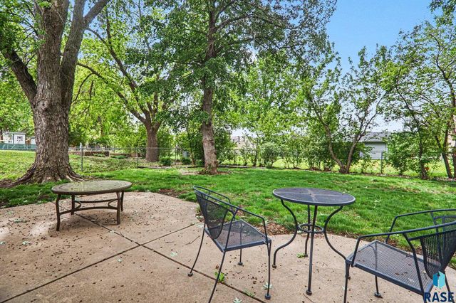 4213 S Hickory Hill Rd Road, Sioux Falls, SD 57103