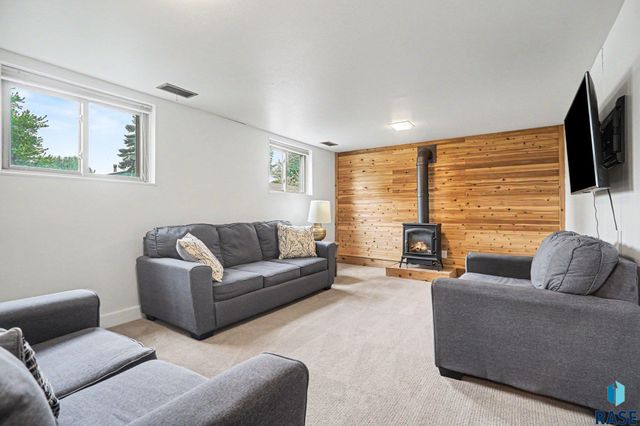 4213 S Hickory Hill Rd Road, Sioux Falls, SD 57103