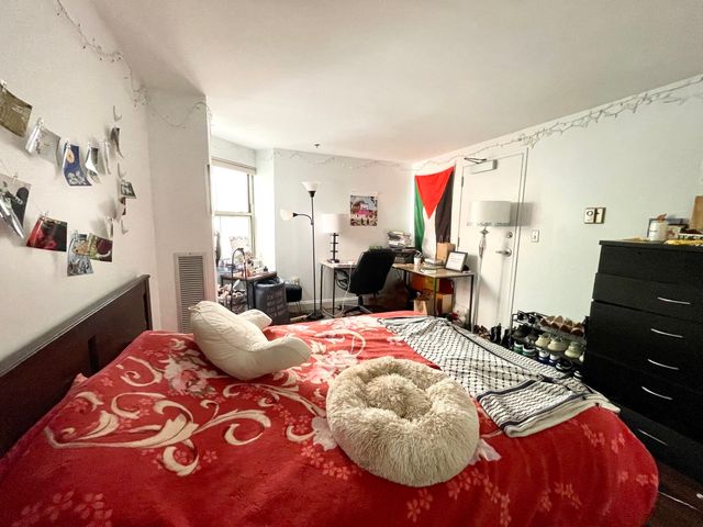 1 Pine St B, Boston, MA 02111