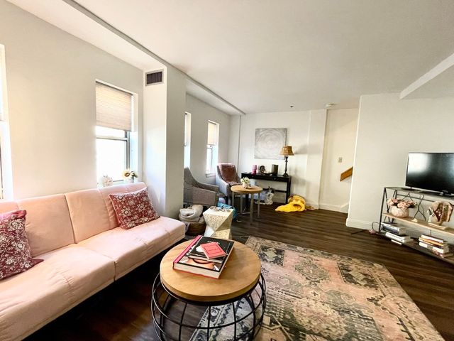 1 Pine St B, Boston, MA 02111