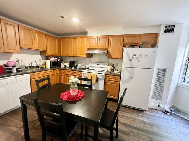 1 Pine St B, Boston, MA 02111