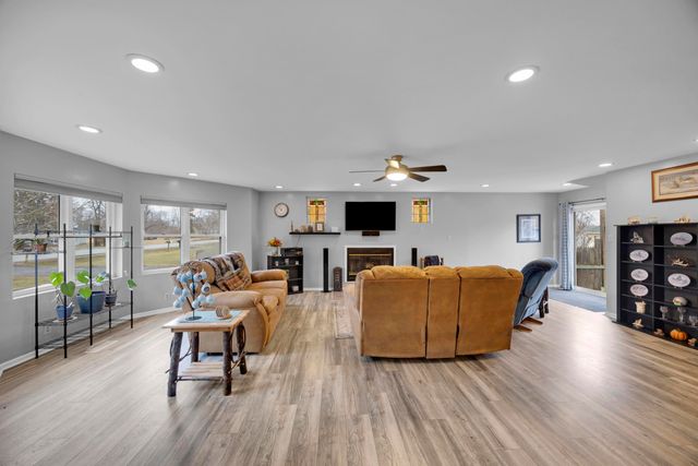 2600 E 73rd Avenue, Merrillville, IN 46410